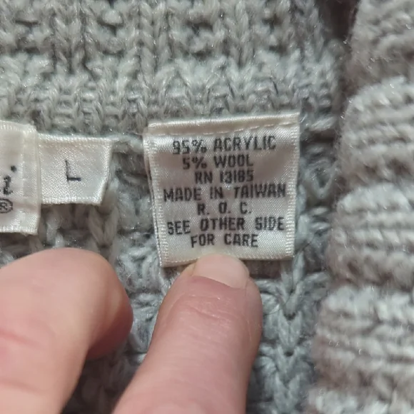 Vintage Oleg Cassini Gray Cable Knit Cardigan - Picture 3 of 12